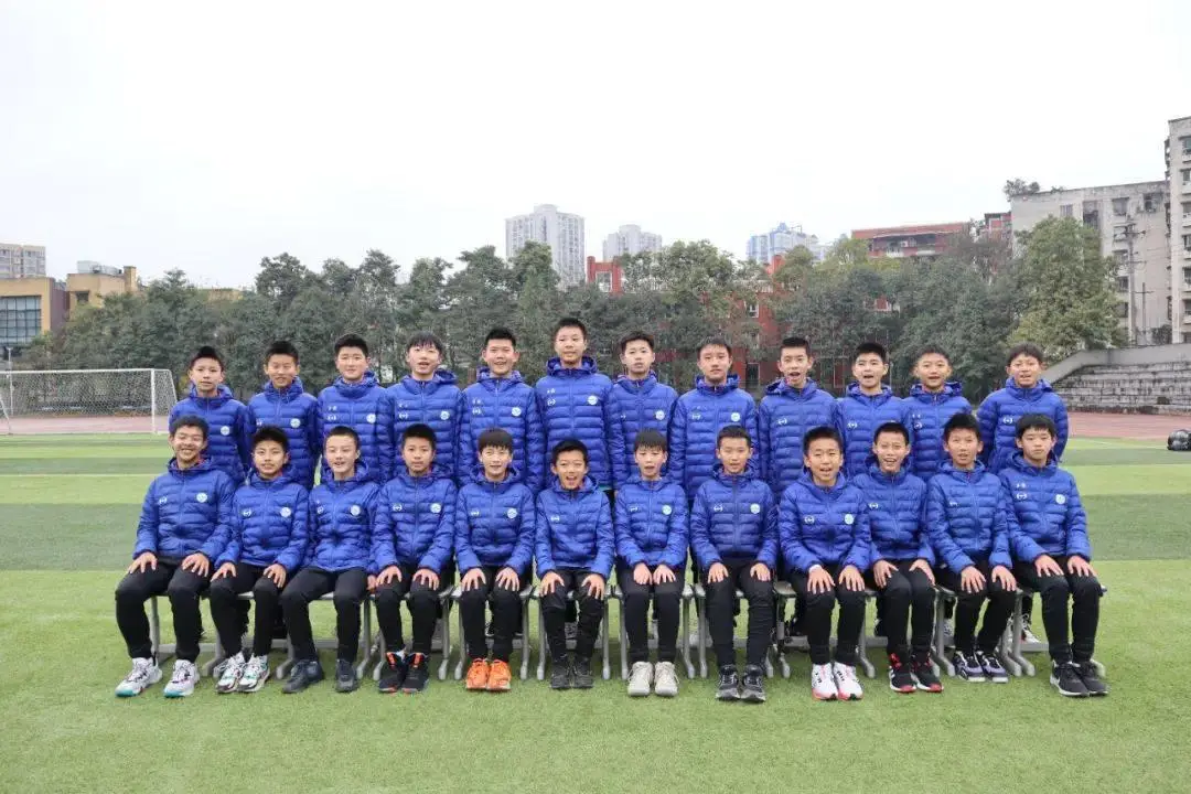 重庆业余足球超级联赛冠军_国足球协会会员协会冠军联赛重庆_重庆足球足协杯冠军阵容
